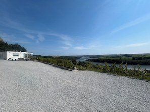 Property grounds - The Waterfront House 9 minutes drive to Kinsale,6 bedrooms , sleeps 18 guests  (Cork)