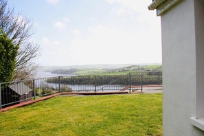 Property grounds - The Waterfront House 9 minutes drive to Kinsale,6 bedrooms  (Cork)