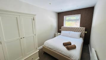6 bedrooms, iron/ironing board, travel cot, free WiFi