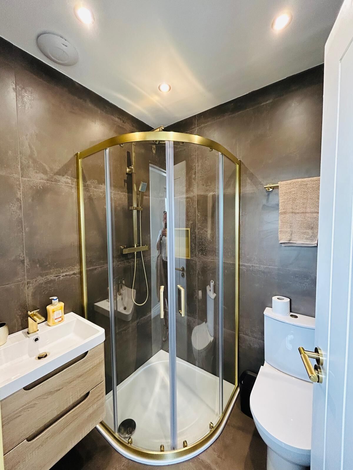 Shower, hair dryer, towels, toilet paper