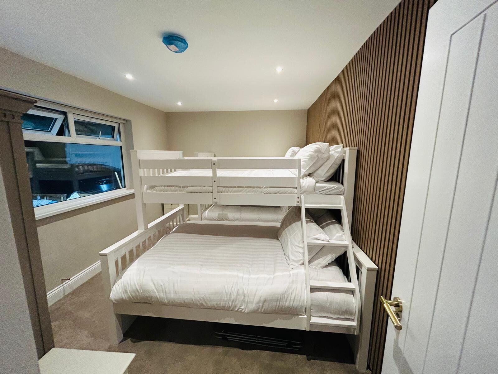 6 bedrooms, iron/ironing board, travel crib, free WiFi