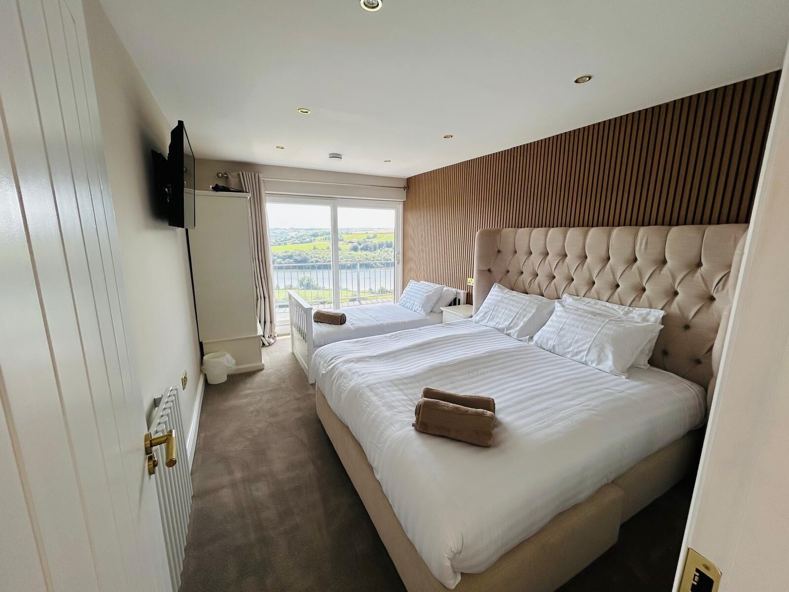 6 bedrooms, iron/ironing board, travel crib, free WiFi
