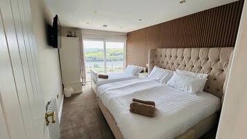 6 bedrooms, iron/ironing board, travel crib, free WiFi