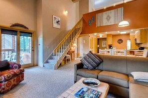 Living area - Discount~SKI-IN/OUT~Tyra Chalet~3 Bed+Loft~3 Bath! (Breckenridge)