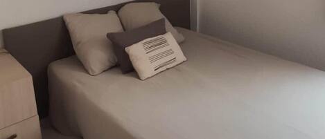 3 bedrooms, WiFi, bed sheets