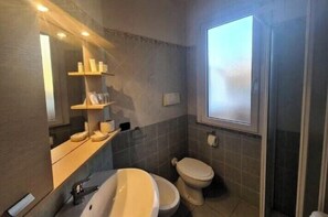 Dusche, Haartrockner, Bidet