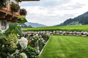 Property grounds - Bauernhof Krahlehen - B&B - Apartments (Filzmoos)