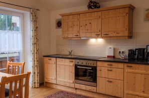 Private kitchen - Bauernhof Krahlehen - B&B - Apartments (Filzmoos)