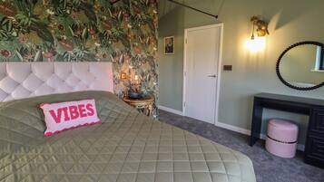 2 bedrooms, individually decorated, individually furnished, free WiFi