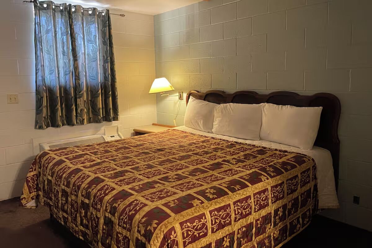 Hwy 75 Family-friendly Stop | Budget-friendly Stay | Regal Theater Access - Bartlesville, OK