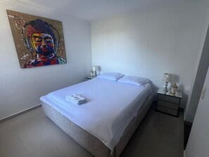 3 chambres, fer et planche à repasser, Wi-Fi, draps fournis