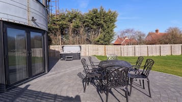 Cottage | Outdoor dining