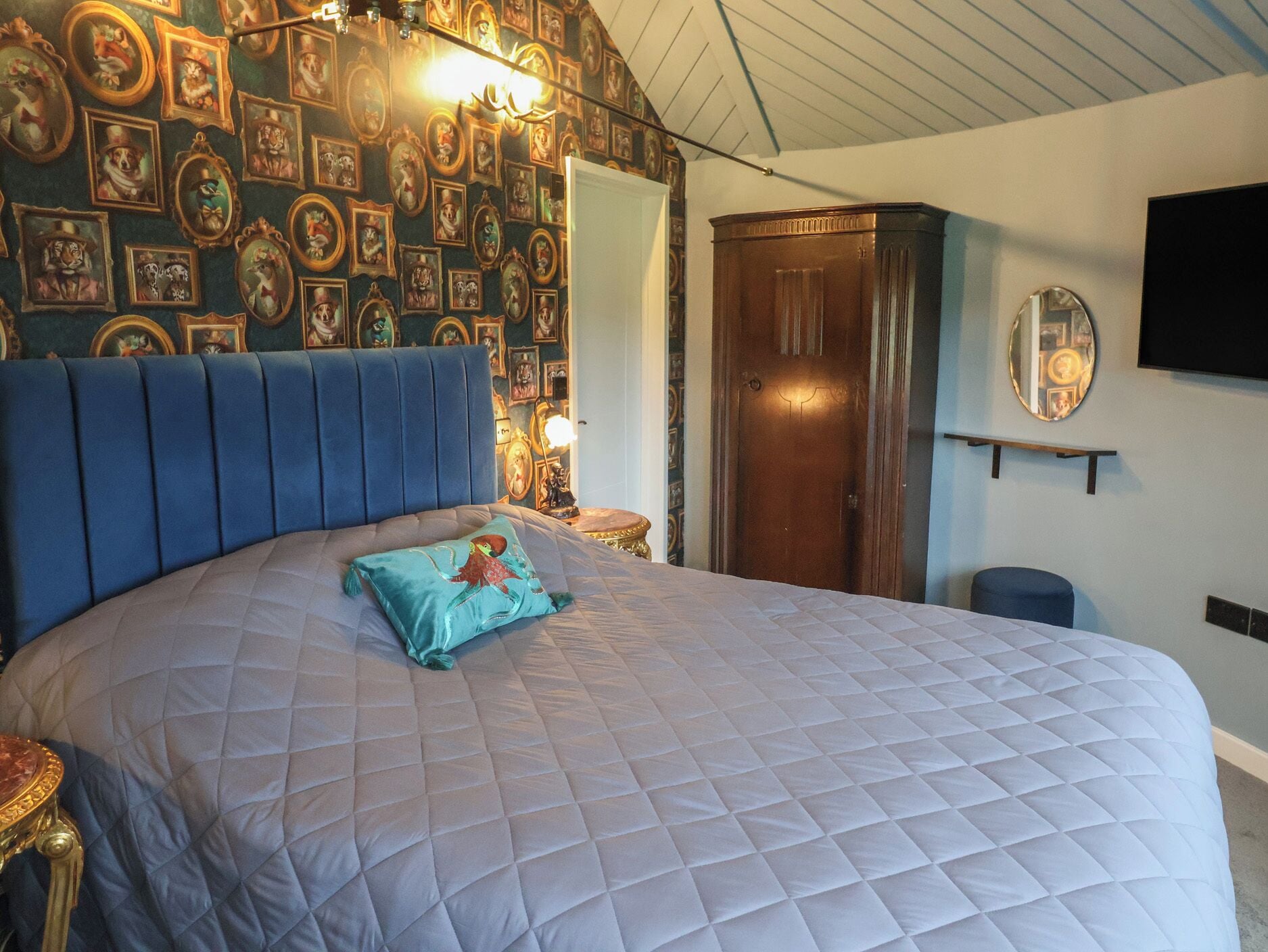 2 bedrooms, individually decorated, individually furnished, free WiFi