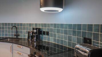 Dishwasher, cookware/dishes/utensils