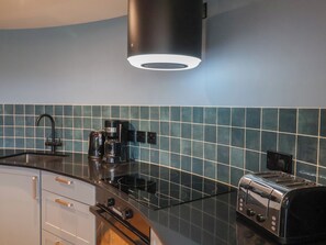 Máy rửa bát, dụng cụ nấu nướng/bát dĩa/dao nĩa 