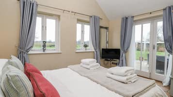 2 bedrooms, individually decorated, individually furnished, free WiFi