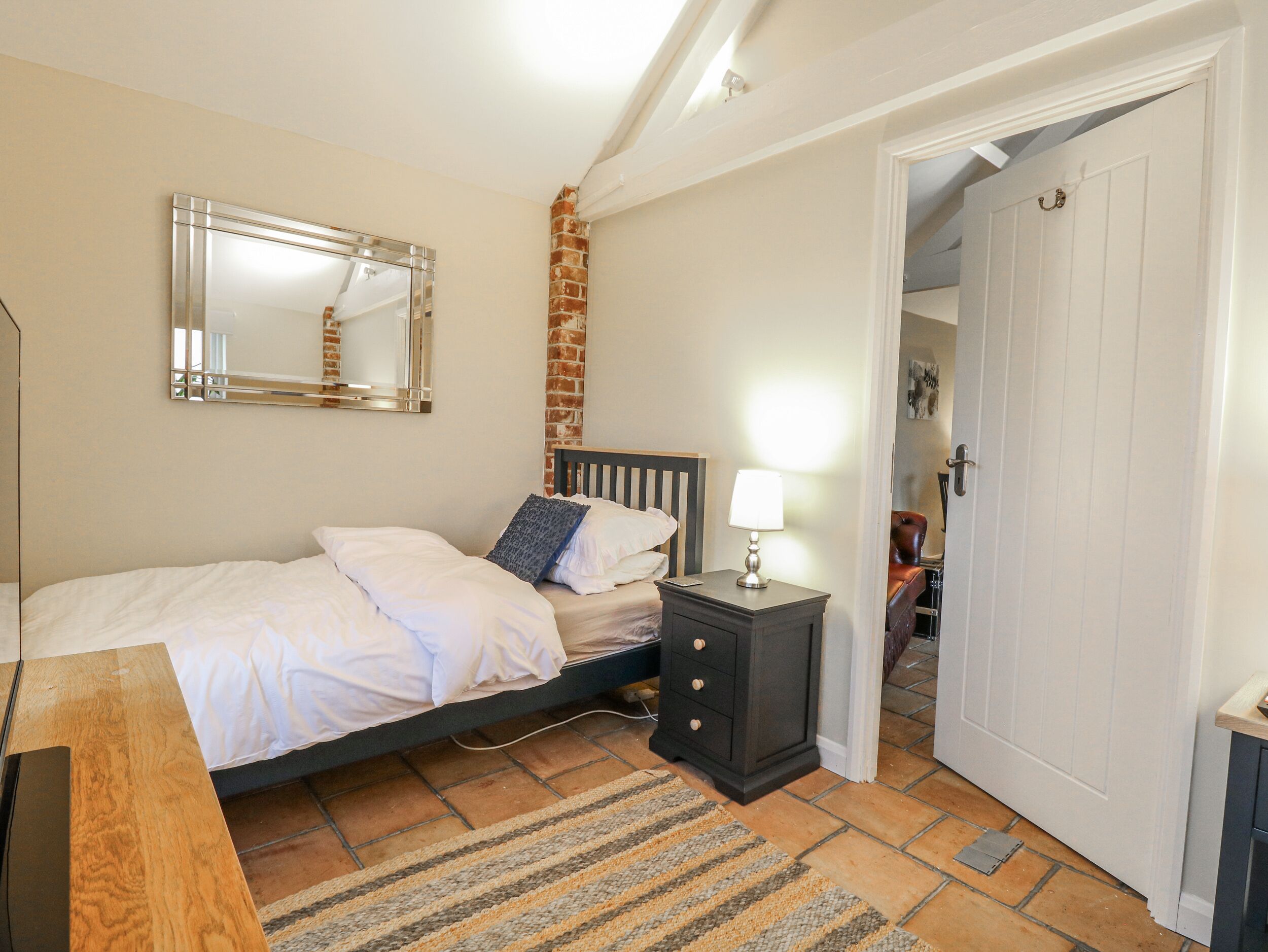 2 bedrooms, individually decorated, individually furnished, free WiFi