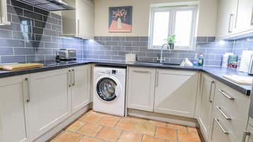 Dishwasher, cookware/dishes/utensils