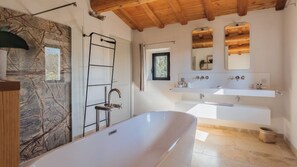 Towels - Maison De Marbre - Five Bedroom Villa, Sleeps 10 (Maussane-les-Alpilles)