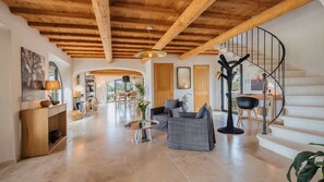 Interior - Maison Sanctuaire - Five Bedroom Villa, Sleeps 10 (Maussane-les-Alpilles)