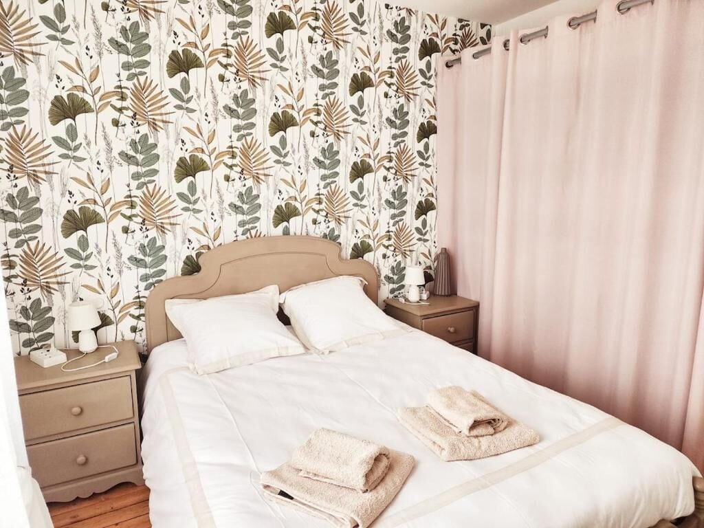 Iron/ironing board, free WiFi