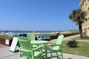 Property grounds - Beachfront with Balcony and Beach Chair Service (Panama City Beach)