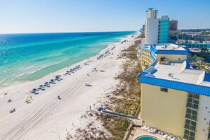 A beachside hotel with a pool, beach chairs, and umbrellas. - Penthouse with Rooftop Deck
Continental Condos * Seaside 601 (Panama City Beach)