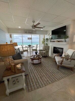 Smart TV, fireplace - Beachfront 1BR 2BA with Balcony & Beach Chair Service Continental *Sunnyside 222 (Panama City Beach)
