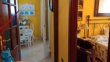 2 Schlafzimmer, BĂŒgeleisen/BĂŒgelbrett, kostenloses WLAN, BettwĂ€sche