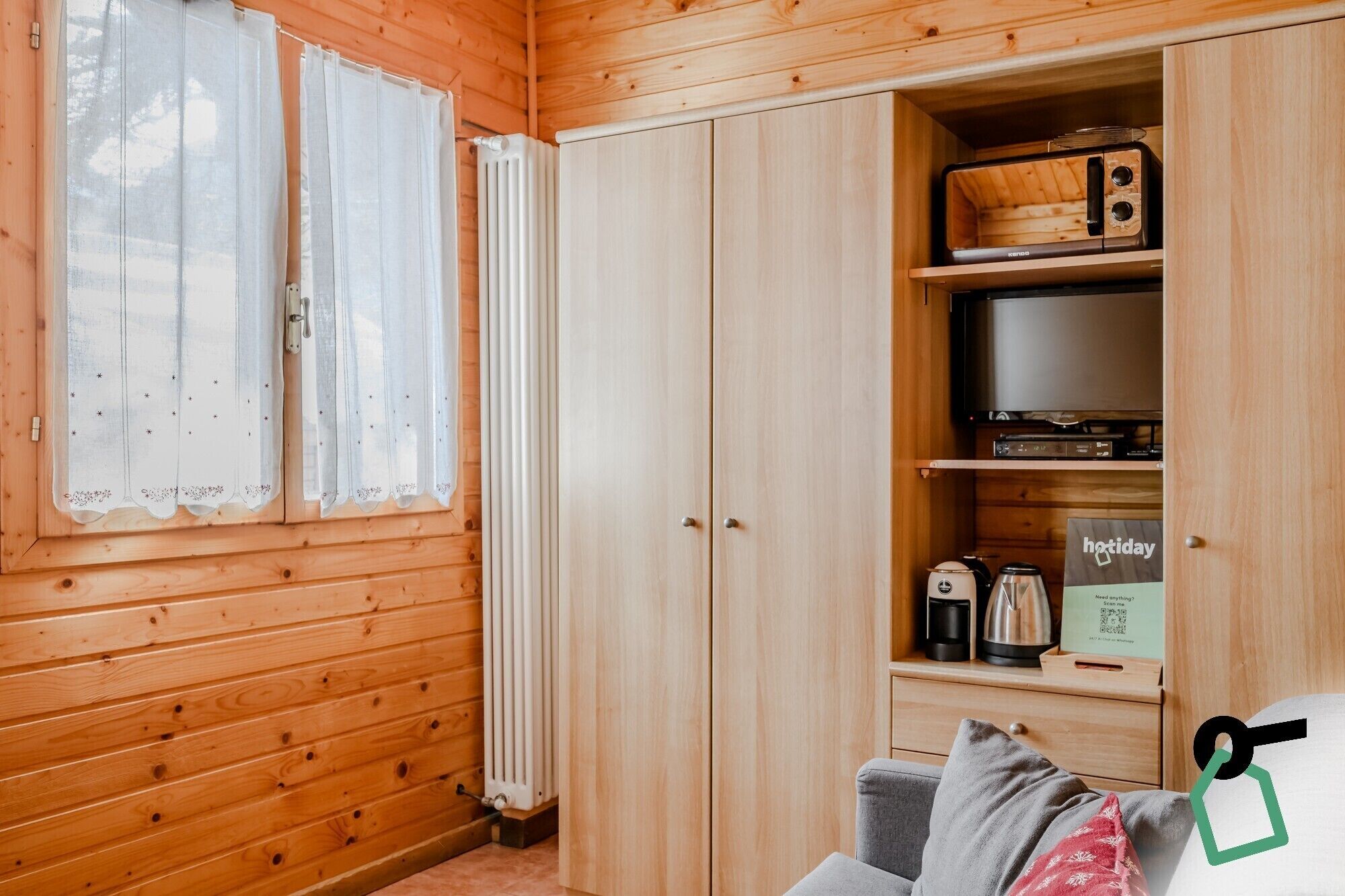 Chalet | Living area | 35-inch TV with satellite channels