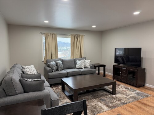 Relaxing Modern 3BR Condo