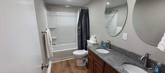 Relaxing Modern 3BR Condo