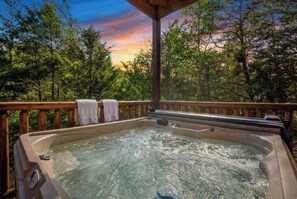 Outdoor spa tub - Indoor Pool | Great Location | Hot Tub | Arcades (Sevierville)