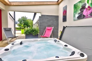 Terrace/patio - 5* B&B in Brittany with private indoor pool, spa and sauna, 4 bedrooms (Edern)