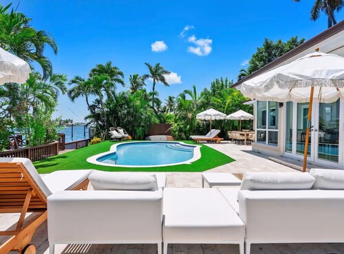 Miami Waterfront Villa / Yacht Dock & Heated Pool