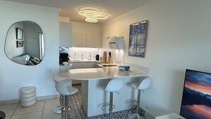 Mikrowelle, Ofen, Herdplatte, Geschirrspüler