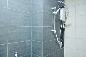 Comfort Apartment, 1 Queen Bed | Bathroom - KLIA Airport Homestay 18 Horizon Suites (Sepang)