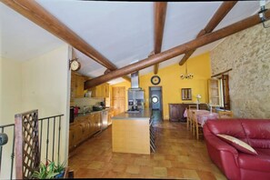 Interior - LE GREAU campaign (Lambesc)