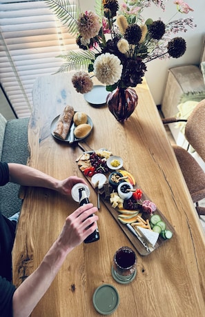 Dining - Luxury Wellness cabin Japandi style,forest view,hottub, hammock and lounge sofas (Haarle)