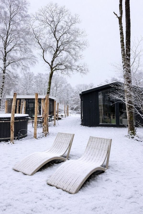 Terrace/patio - Luxury Wellness cabin Japandi style,forest view,hottub, hammock and lounge sofas (Haarle)
