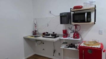 Basic Studio, 1 Double Bed, Kitchenette, City View | Private kitchen | Microwave, stovetop, cookware/dishes/utensils