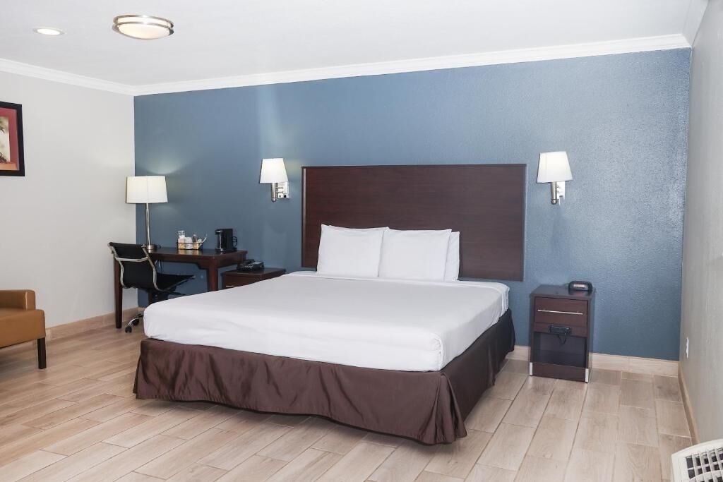1 Unit | Spacious Pool Retreat  Pet Friendly & Convenient Parking - Mission, TX