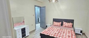 Coffres-forts dans les chambres, fer et planche à repasser, Wi-Fi