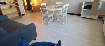 Fully furnished apartment with parking. Hyper center. 3mn from the square.