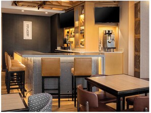 Bar (on property) - Hyatt Place Hotel in fantastic Indianapolis near Airport
1 king bed+sofa bed (Indianapolis)