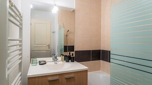 Apartment | Bathroom - Apartment Near Plage Moutchic Lake (Lacanau)