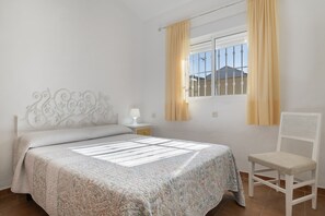 Iron/ironing board, WiFi, bed sheets - Rural House 'Casas Pepe 1' with Private Terrace, Wi-Fi and Air Conditioning (Los Caños de Meca)