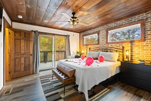1 bedroom, desk, iron/ironing board, WiFi - Romantic Cabin with Pool By Ghosal Luxury Lodging (Sevierville)