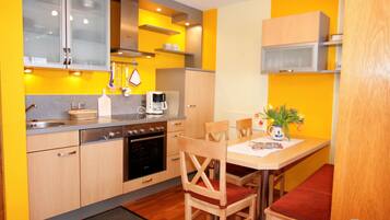 Kühlschrank, Ofen, Herdplatte, Geschirrspüler