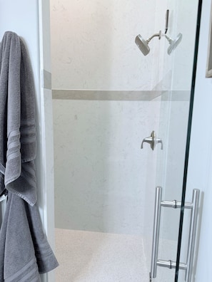 Shower, hair dryer, towels, soap -
1-bedroom apartment with AC in Garden City (Garden City)